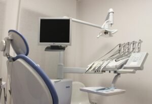 Natural looking dental implants at a dental clinic in Thornhill