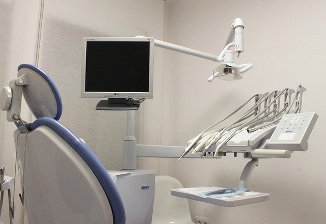 Natural looking dental implants at a dental clinic in Thornhill